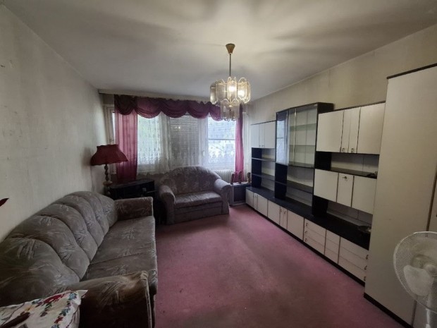 Elad� 54 nm-es panel lak�s Hajd�szoboszl�