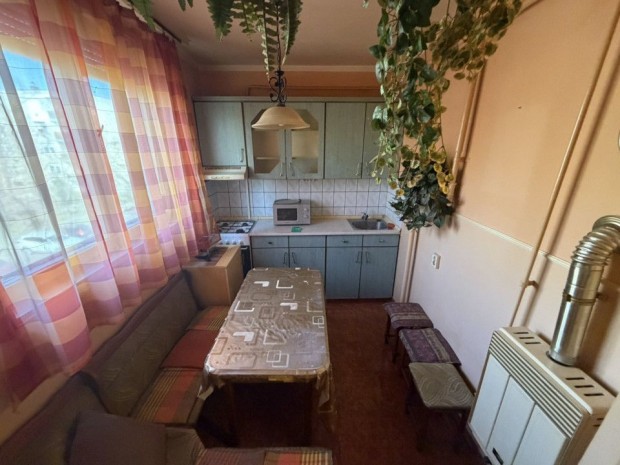 Elad� 54 nm-es t�gla lak�s Gyula