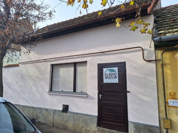 Elad� 55 nm-es Csal�di h�z H�dmez�v�s�rhely K�nyves utca