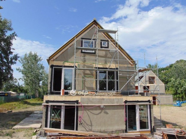 Elad� 55 nm-es lak�s Balatonakarattya