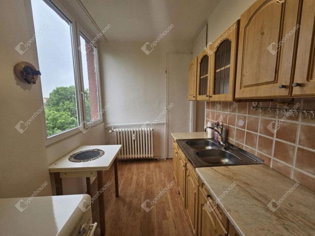 Elad� 55 nm-es lak�s Tatab�nya