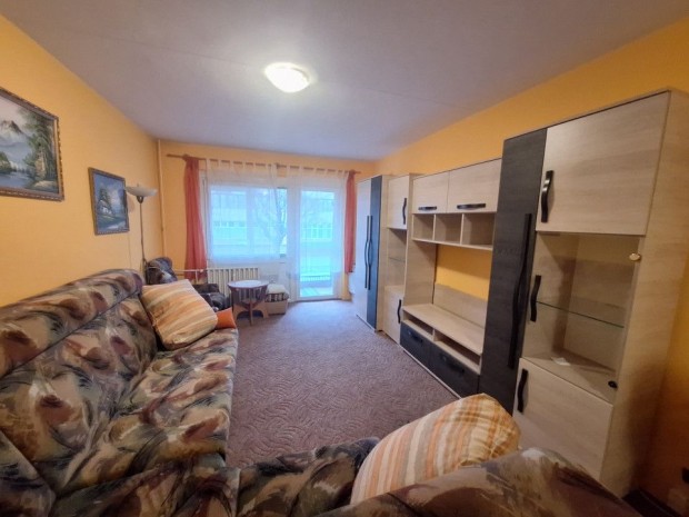 Elad� 55 nm-es panel lak�s H�dmez�v�s�rhely Bajcsy-Zsilinszky utca