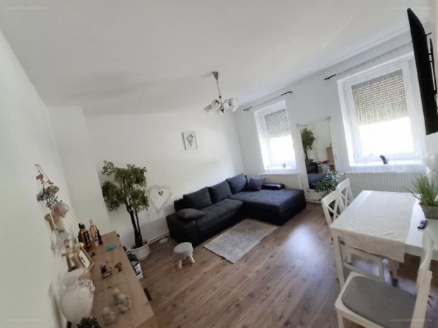 Elad� 56 nm-es Fel�j�tott Csal�di h�z Kaposv�r