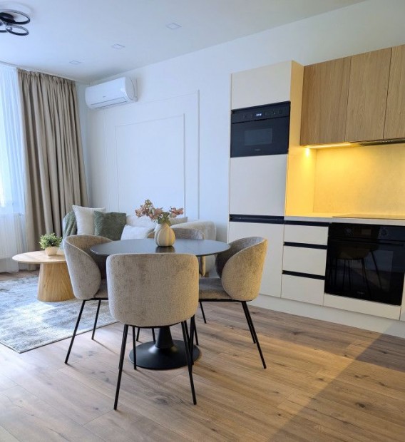 Elad� 56 nm-es Fel�j�tott t�gla lak�s Szeged Vedres utca