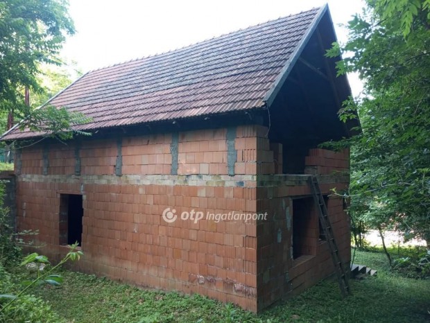 Elad� 56 nm-es h�z Noszvaj