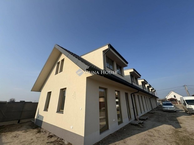 Elad� 56 nm-es h�z Tura