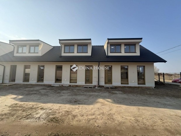 Elad� 56 nm-es h�z Tura