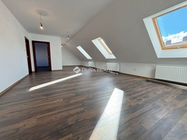 Elad� 56 nm-es lak�s Sopron