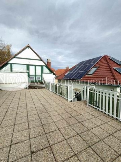 Elad� 578 nm-es Csal�di h�z Veszpr�m