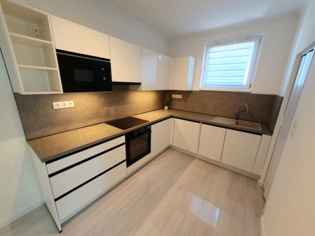 Elad� 57 nm-es Fel�j�tott t�gla lak�s Debrecen Egyetem sug�r�t