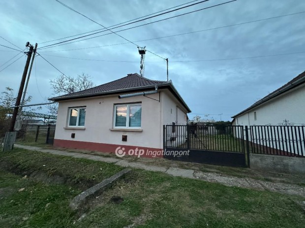 Elad� 57 nm-es h�z M�t�szalka