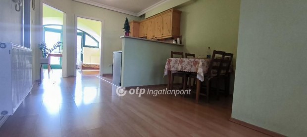 Elad� 57 nm-es lak�s B�k�scsaba