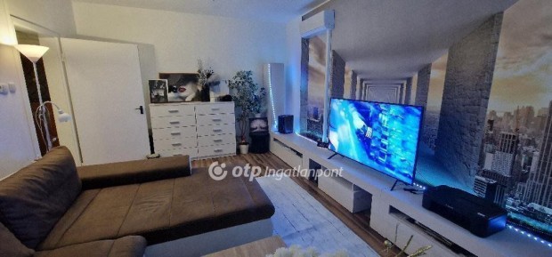 Elad� 57 nm-es lak�s Eger