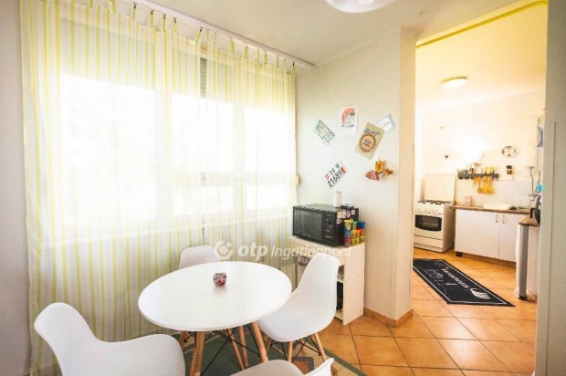 Elad� 57 nm-es lak�s G�rdony