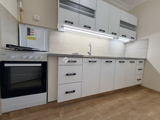 Elad� 57 nm-es lak�s Kecskem�t