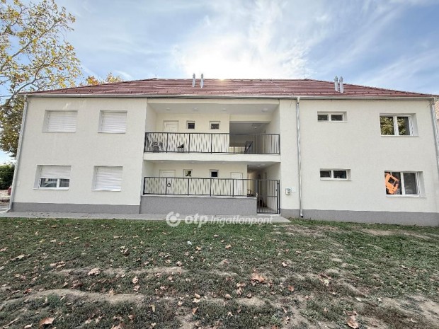 Elad� 57 nm-es lak�s Sikl�s