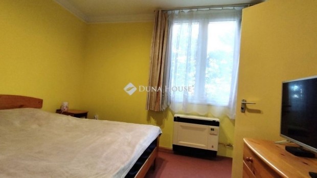 Elad� 57 nm-es lak�s Szombathely