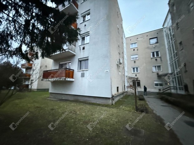 Elad� 57 nm-es lak�s Zalaegerszeg