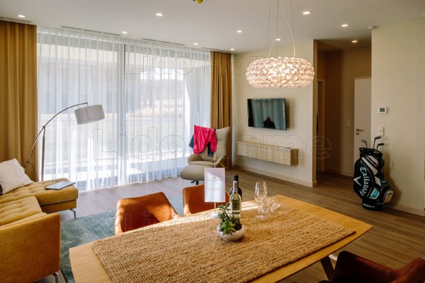 Elad� 58 nm-es LAK�S GOLFPARADICSOM k�zep�n.