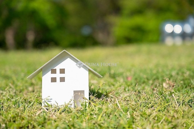 Elad� 597 nm-es telek Vecs�s