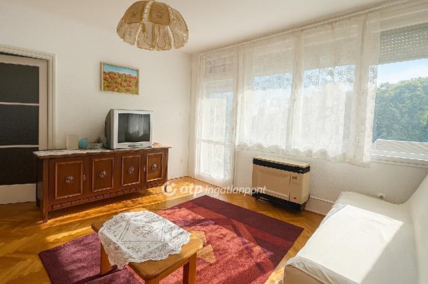 Elad� 59 nm-es lak�s Eger