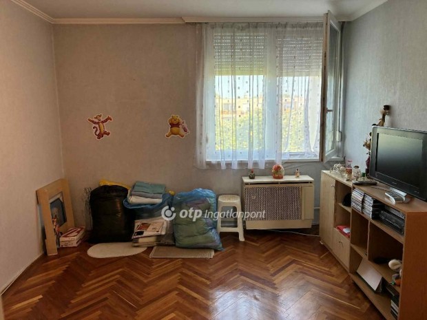 Elad� 59 nm-es lak�s Gyula