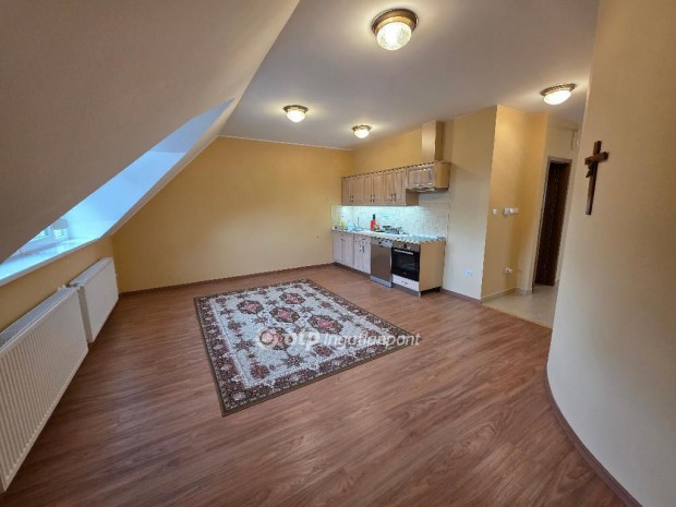 Elad� 59 nm-es lak�s Hajd�szoboszl�