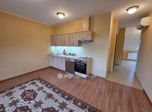 Elad� 59 nm-es lak�s Hajd�szoboszl� #5021124