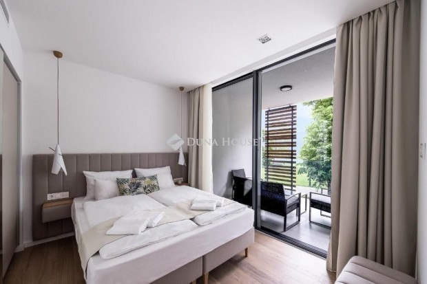 Elad� 59 nm-es lak�s Tihany