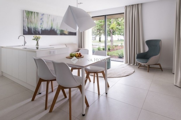 Elad� 59 nm-es lak�s Tihany