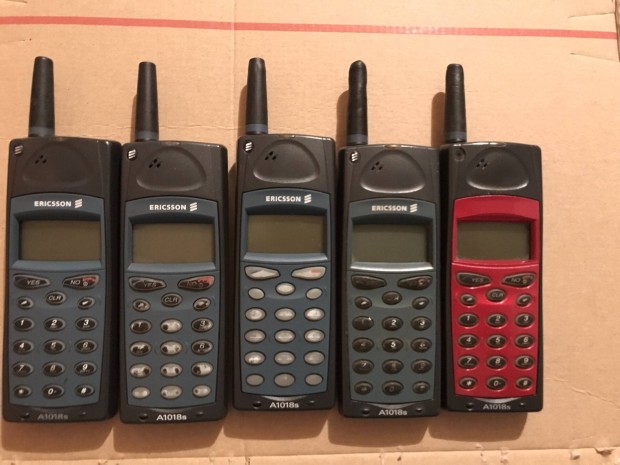 Elad 5 darab retro Ericsson A1018 mobiltelefon egyben