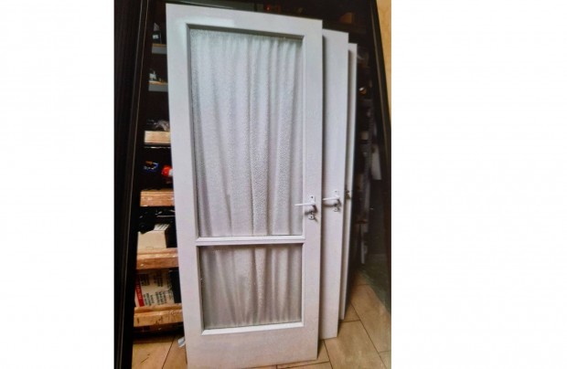Eladó 5 db jó állapotú ajtó, + 2 db keret 9.999 Ft-ért