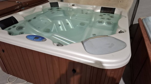 Elad 5 szemlyes  Jakuzzi / Jacuzzi