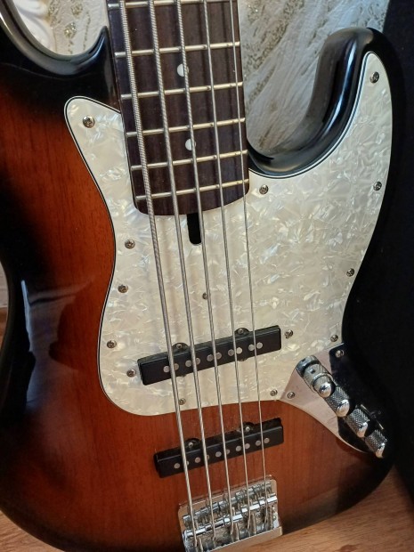 Elad 5hros Invasion jazz bass gitr! + Warvick 80  bass comb