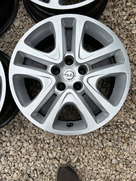 Eladó 5x105 r16 gyári Opel acélfelni szett!
