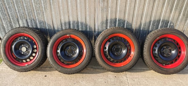 Eladó 5x110 R16 lemezfelni téligumival!