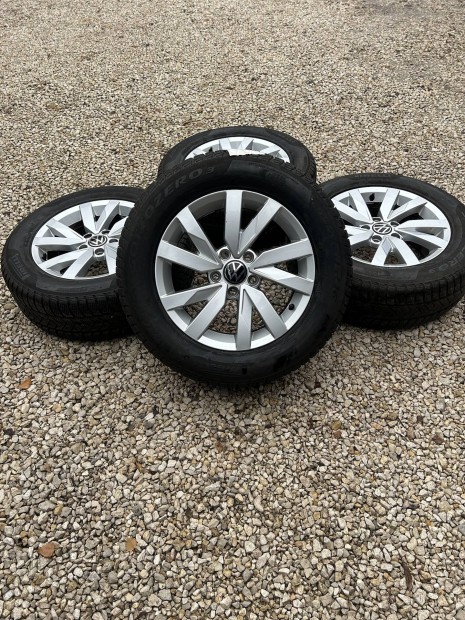 Elad 5x112 r16 gyri VW Passat B8 alufelni Pirelli tli gumival!
