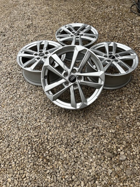 Eladó 5x112 r17 gyári Audi A3 alufelni szett!