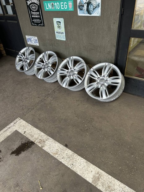 Eladó 5x112 r17 gyári Audi alufelni szett!