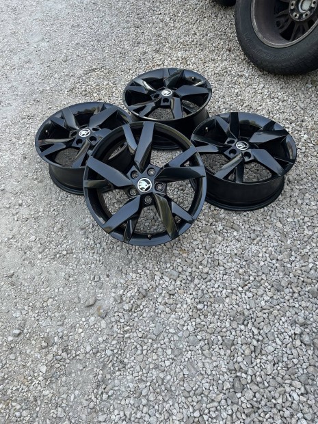 Eladó 5x112 r17 gyári Skoda "Lyra" alufelni szett!