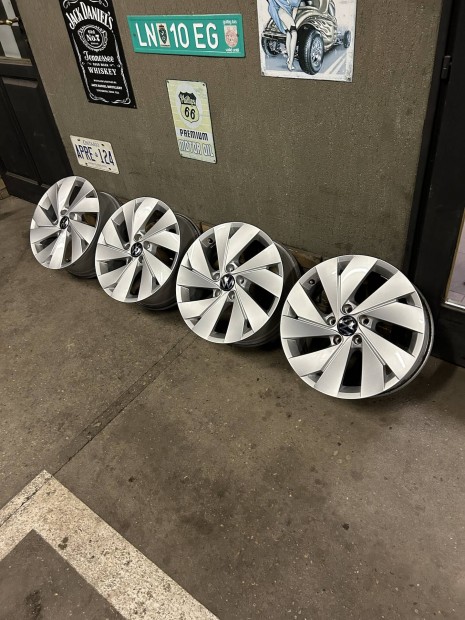 Eladó 5x112 r17 gyári VW "Belmont" alufelni!