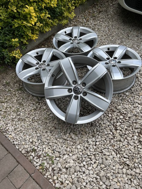 Eladó 5x112 r17 gyári VW "Corvara" alufelni szett!