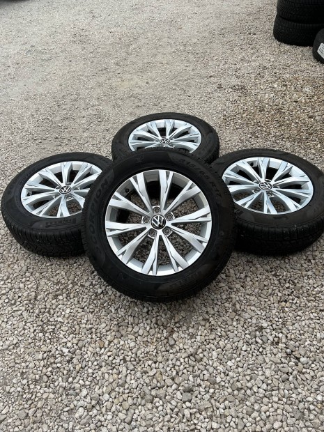 Eladó 5x112 r17 gyári VW "Montana" alufelni szett téli gumival!