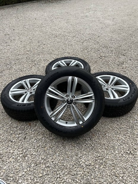 Eladó 5x112 r18 VW Tiguan Sebring alufelni szett új téli gumival!