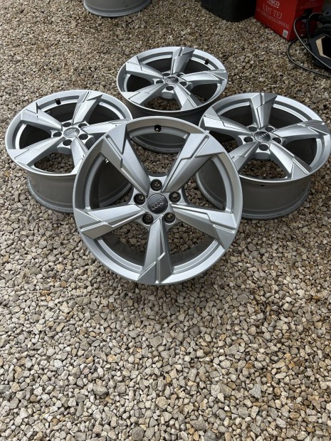 Eladó 5x112 r18 gyári Audi alufelni szett!