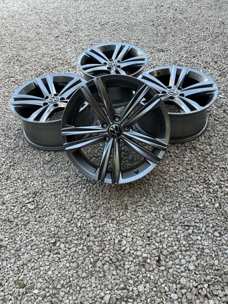 Eladó 5x112 r18 gyári VW Arteon,Passat Sebring alufelni szett!