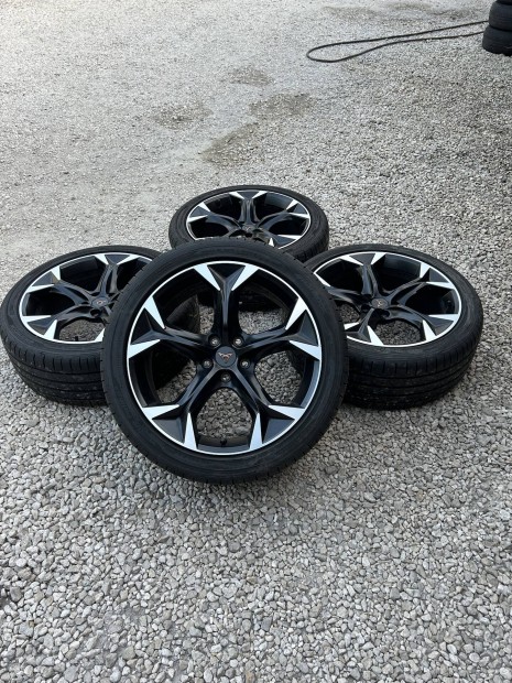 Eladó 5x112 r19 gyári Cupra formentor alufelni nyári gumival!