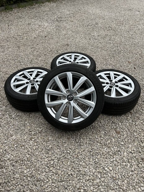 Elad� 5x114,3 r17 Toyota Corolla alufelni Michelin ny�ri gumival!