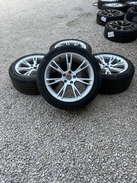 Eladó 5x114,3 r19 gyári Tesla Model-Y Gemini alufelni nyári gumival!