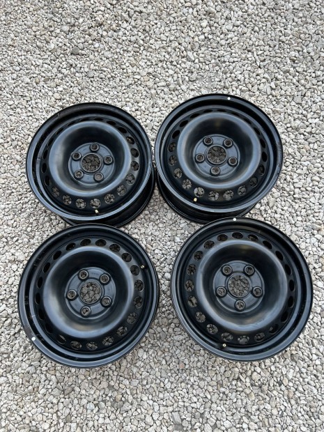 Eladó 5x120 r16 gyári VW T5/T6 acélfelni dísztárcsával!